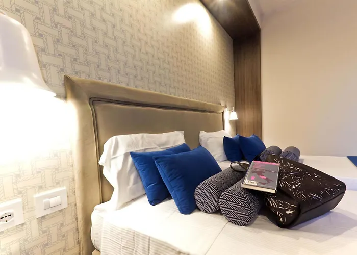 Fly Deco Hotel